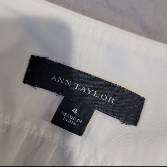Ann Taylor Womens SZ 4 Silk blend White skirt pintuck pleating lace trim lined - Picture 2 of 8